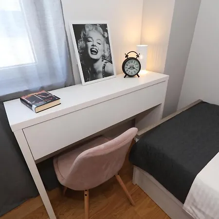 Luxury Center Apartment *